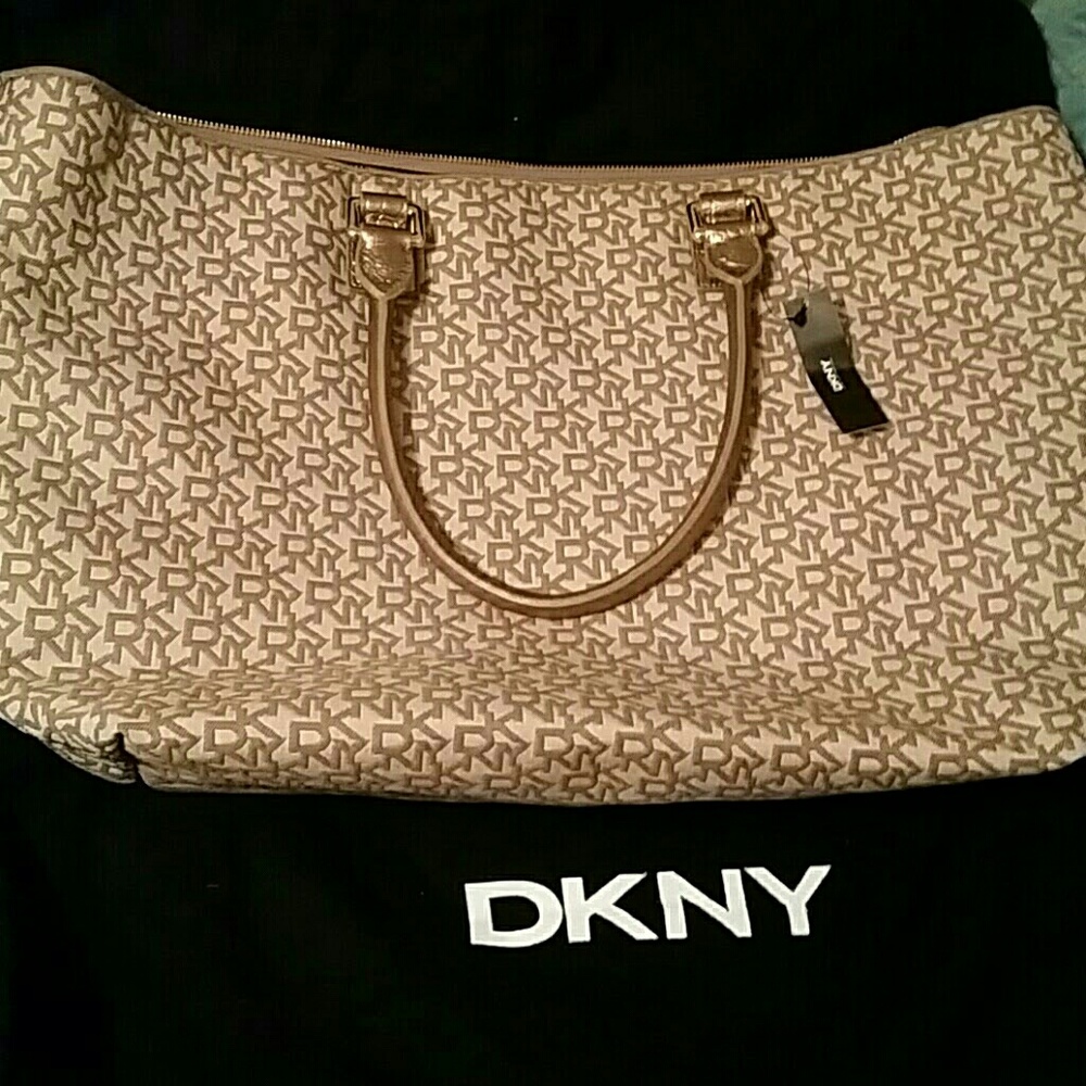 - DKNY WEEKEND BAG